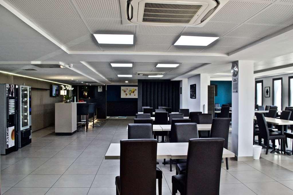 Akena Aeroport Charles De Gaulle - Witz