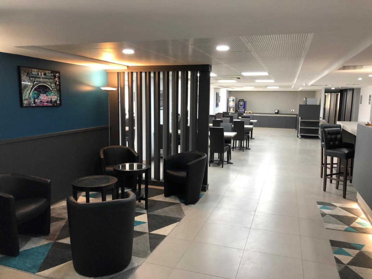 Akena Aeroport Charles De Gaulle - Witz